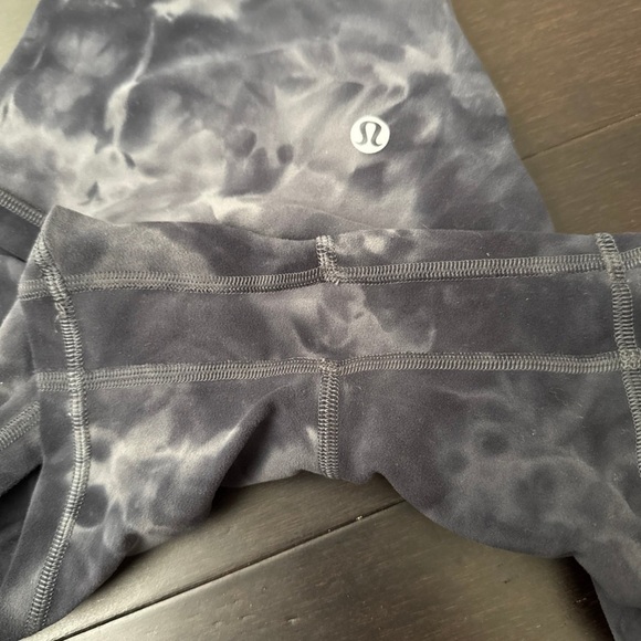 Lululemon align shorts 4” - Picture 2 of 3